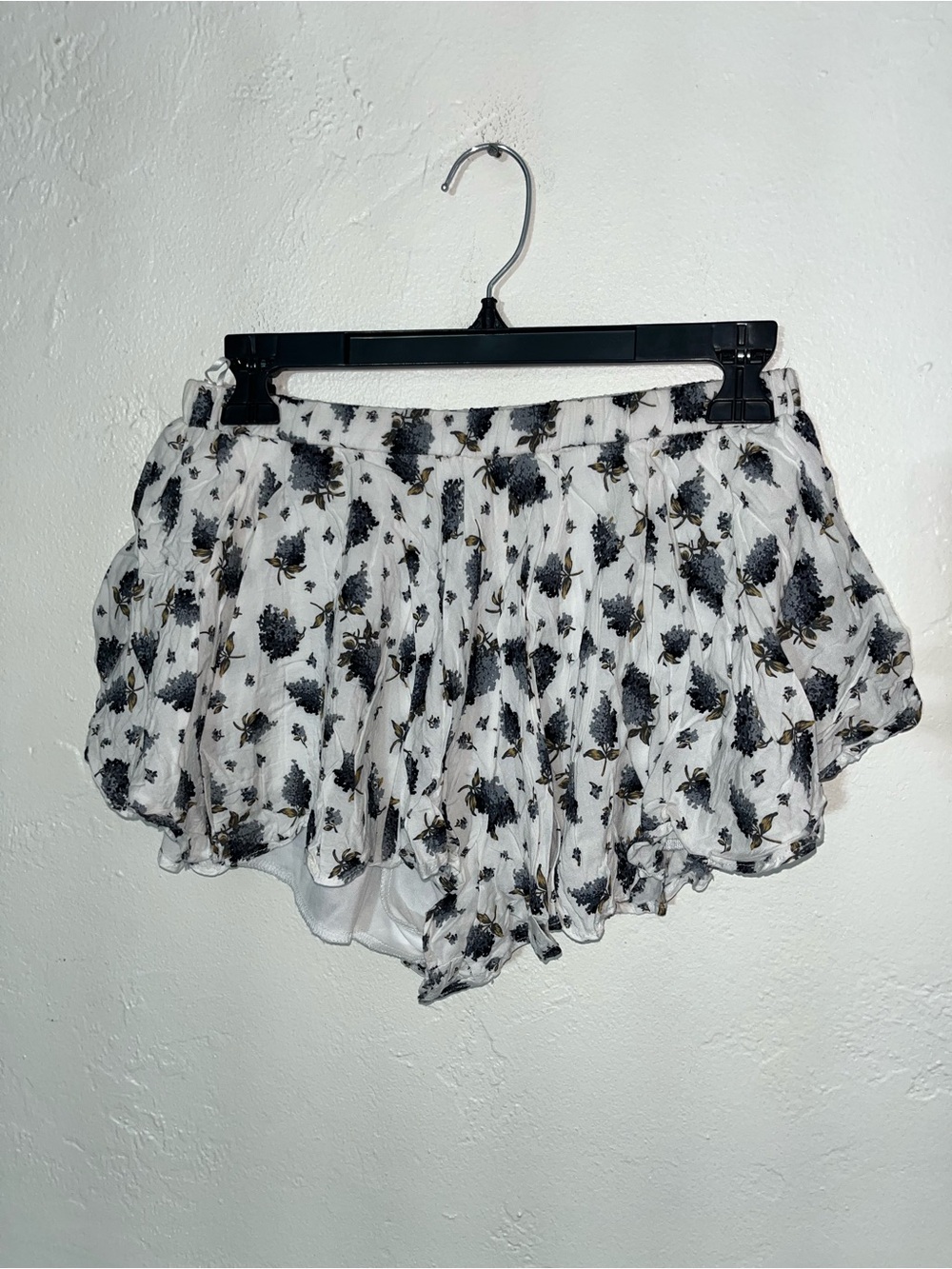 SAGE Women’s White Floral Lined Shorts Lightweight Layered Pleated Rayon Small